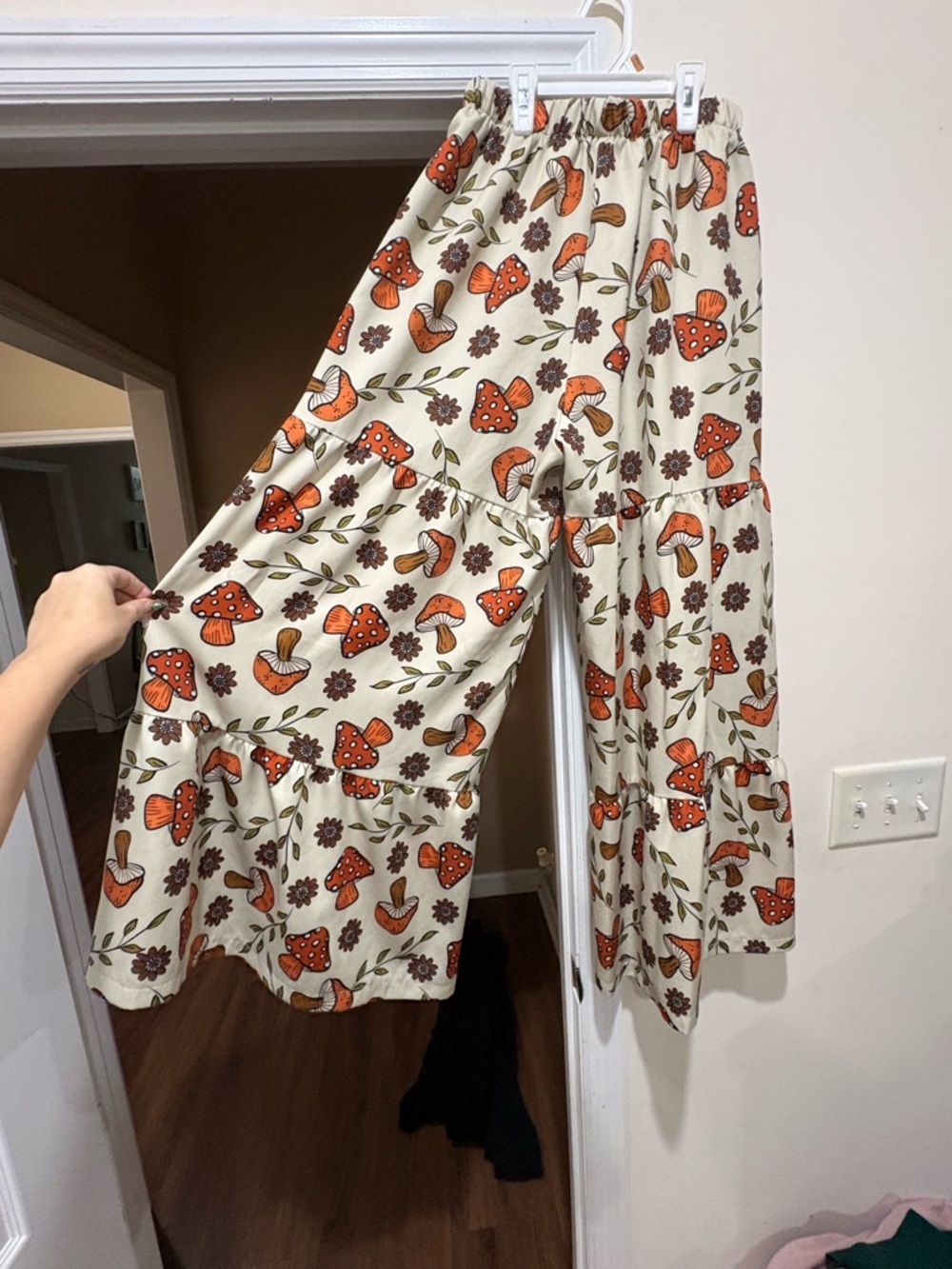 SHEIN Cream Mushroom-Print Tiered Wide-Leg Pants